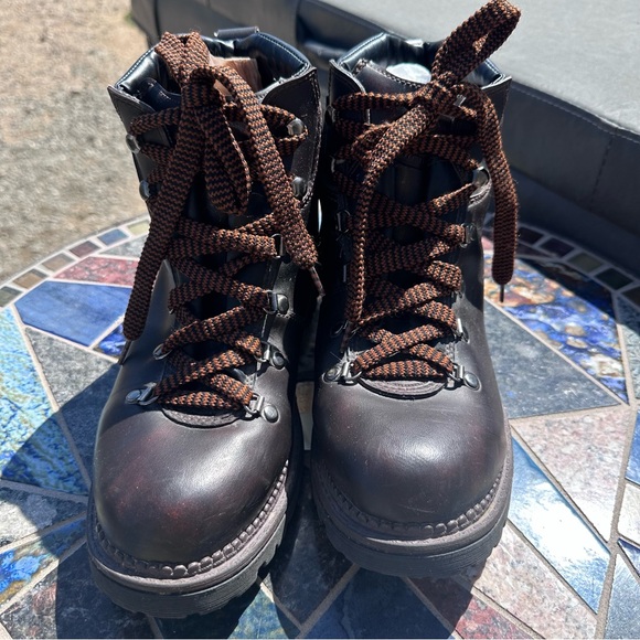 Rugged Outback Black Hiking Boots with Brown Laces 9.5 - Picture 2 of 10
